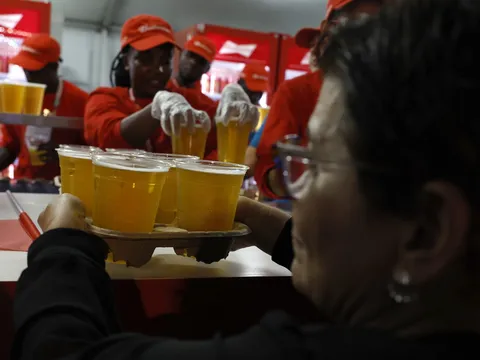 Ký sự World Cup 2022: Nơi bia quý hơn Messi