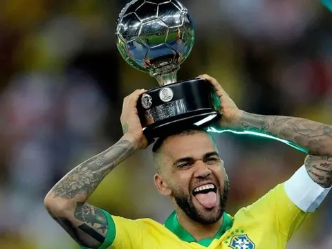 Kỳ World Cup đặc biệt của Alves
