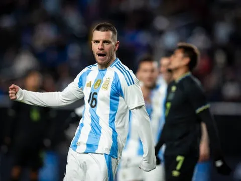 "Người thừa" Premier League hóa người hùng trên tuyển Argentina