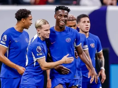 Tân binh lại ghi bàn, Chelsea bị cầm hòa trong thế trận chặt chẽ