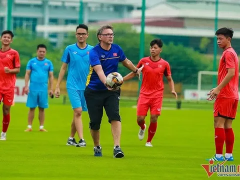 Lộ diện 'cánh tay phải' của tân thuyền trưởng tuyển Việt Nam