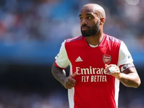 Arteta phá vỡ im lặng về tương lai Lacazette
