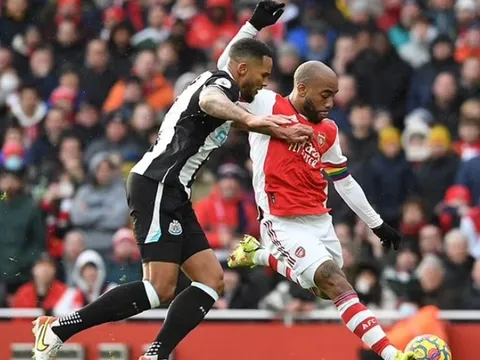 Lacazette phá vỡ im lặng về tương lai tại Arsenal