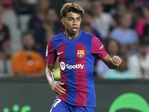 Sao mai Barca 'copy' Messi, ký hợp đồng với Adidas