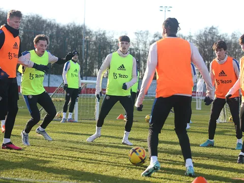 Lần đầu của Sancho; Casemiro vẫn xuất hiện trên sân tập M.U