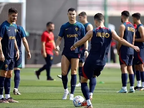 Ronaldo thách thức Man Utd