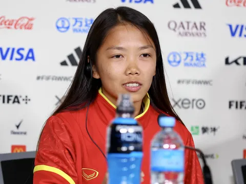 Huỳnh Như tiết lộ từng bị cầu thủ Bồ Đào Nha 'chỉnh'