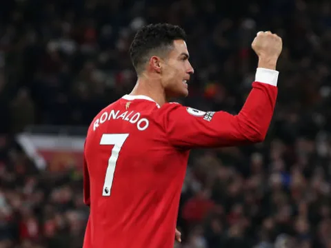 Lập cú đúp vào lưới Arsenal, Ronaldo gửi thông điệp đến NHM Man Utd