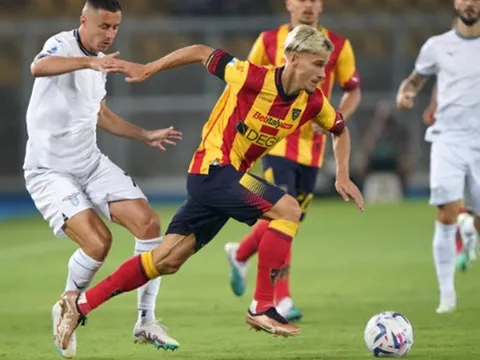 Lazio thất kinh với 'cỗ máy rê bóng' lạ hoắc