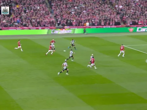 "Ten Hag sẽ phải thắc mắc"