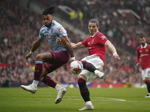 "Ten Hag đang ra hiệu cho Sabitzer"