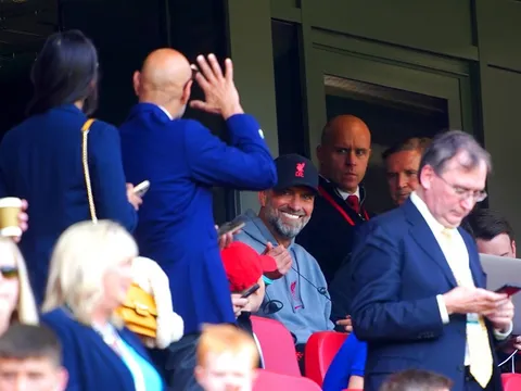 Phản ứng của Klopp khi bị cấm chỉ đạo