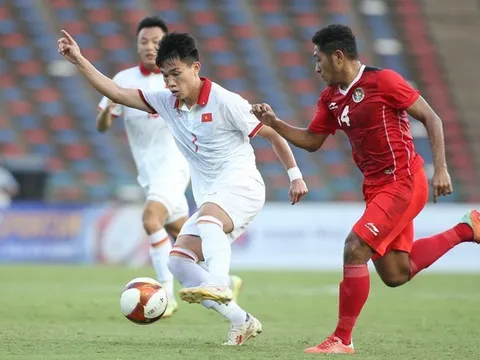 HLV Troussier: Chúng tôi rất thất vọng; NHM ĐNÁ bất ngờ khen U22 Việt Nam