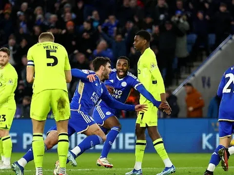 Quá bá đạo! Leicester City cho đối thủ 'hít khói' 10 điểm