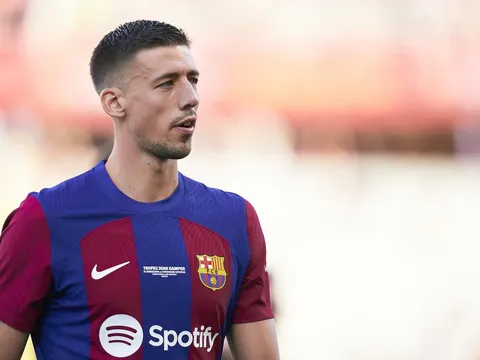 Nhắm Araujo, Bayern tính giải cứu luôn người thừa Barca