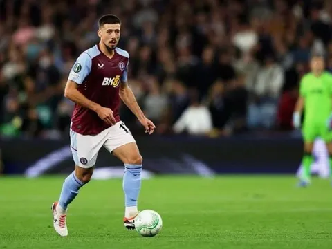 Lenglet được Napoli săn đón
