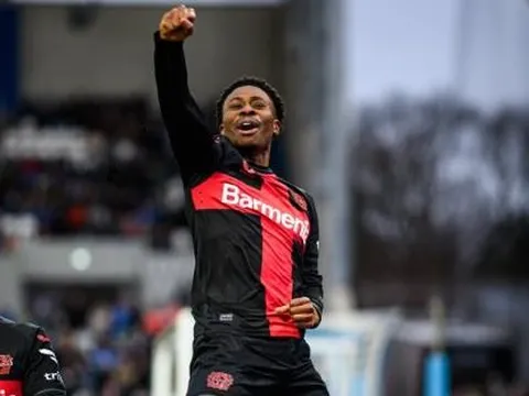 Leverkusen lại xô đổ kỷ lục