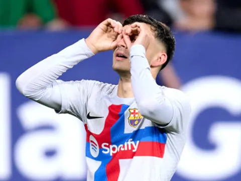 Lewandowski nhận thẻ đỏ, Barcelona ngược dòng kịch tính