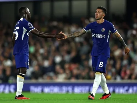 Các tiền vệ bom tấn của Chelsea chưa đáp ứng được kỳ vọng