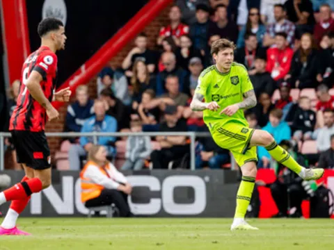 Được Ten Hag tin tưởng, trung vệ bắt đầu đàm phán với Man Utd