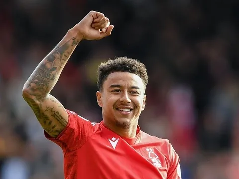 Tottenham ôm hận với Lingard; Liverpool hút chết trên chấm penalty