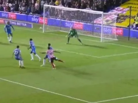 "Lính đánh thuê" M.U solo ghi bàn ngoạn mục