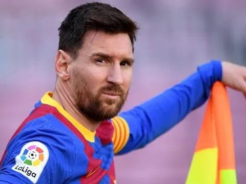 Messi trở lại Barcelona trước khi mùa giải khép lại