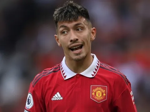 Shaw: "Có rất nhiều câu hỏi về chiều cao của Lisandro Martinez"