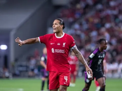 Liverpool bất an vì hàng thủ