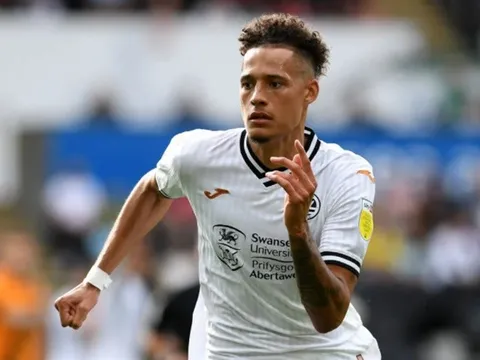 Liverpool bất bình, muốn triệu tập một cầu thủ về Anfield