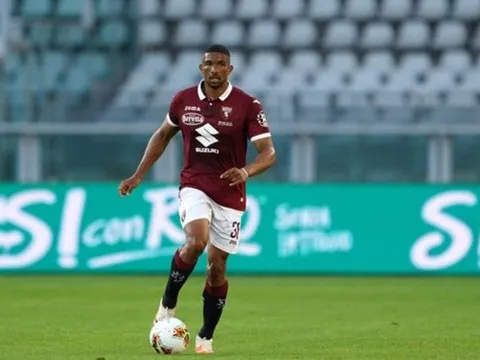 Liverpool chốt giá để chiêu mộ thêm trung vệ