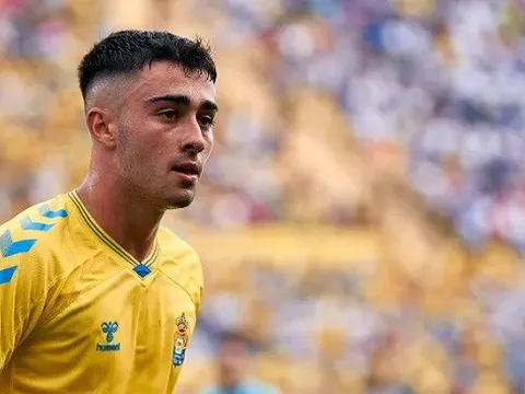 Chi 30 triệu euro sớm, Liverpool có thể tranh 'Pedri mới' với Barca