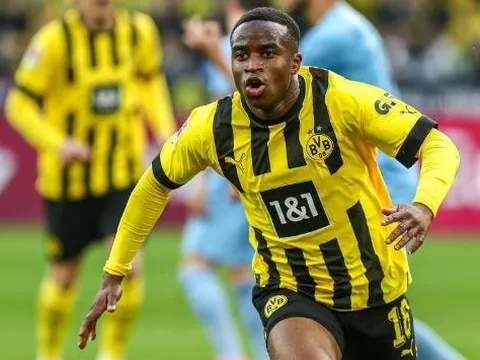 Liverpool tranh tài năng bùng nổ dữ dội với Man Utd