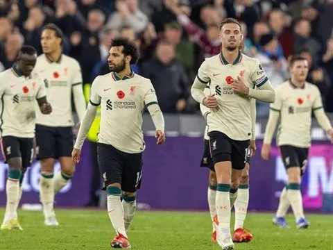 Liverpool trước bài toán "công làm thủ phá"