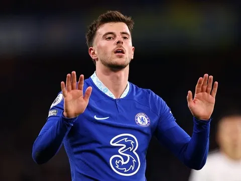 Liverpool vượt Man Utd giành siêu tiền vệ đa năng