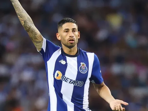Liverpool 'xem giò' tiền vệ Porto