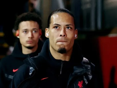 Van Dijk bị chê thổi phồng tài năng