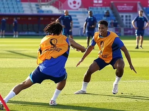 Lộ hình ảnh gây xôn xao, Arnold làm rõ lầm tưởng về Bellingham