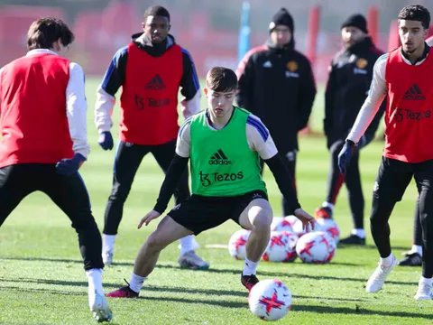 Loạt gương mặt lạ xuất hiện trong buổi tập của Man Utd