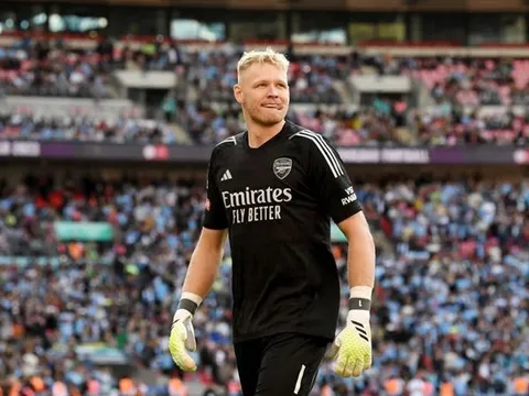 Lời thách thức đầu tiên của Aaron Ramsdale cho David Raya