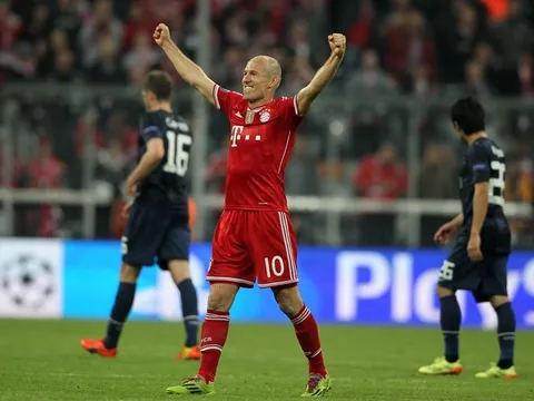 Louis Saha so sánh Antony với Robben