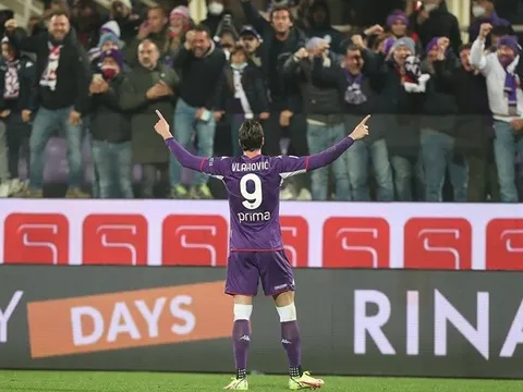 Lu mờ Ibrahimovic, họng pháo sinh năm 2000 đã sẵn sàng chinh phục EPL