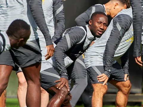 Lực lượng Liverpool đấu Porto: Cú hích hàng tiền vệ, 2 cái tên OUT
