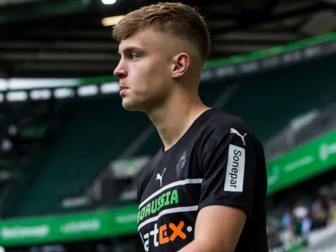 4 CLB Premier League săn đón hậu vệ 20 tuổi