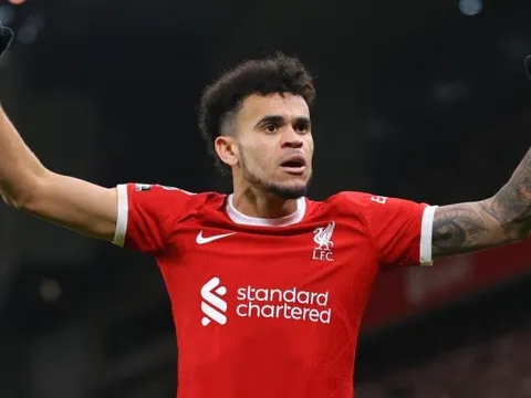 Chuyền dài 100%, thắng 9 pha tay đôi: Người hùng thầm lặng của Liverpool