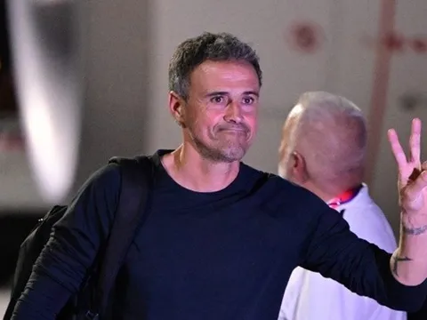 Luis Enrique chọn cầu thủ vĩ đại nhất TBN, không phải Xavi - Iniesta