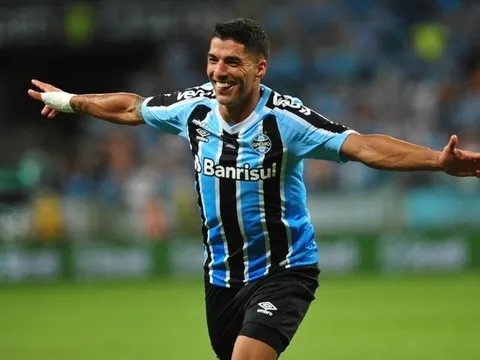 Luis Suarez nguy cơ lắp chân giả