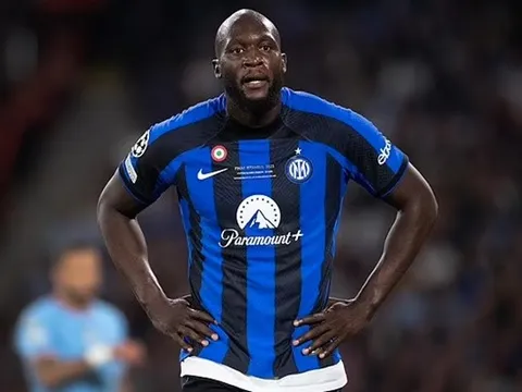 Lukaku lại gây khó dễ cho Chelsea
