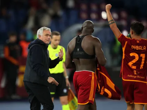 Lukaku khiến Mourinho bạc tóc; Juventus thắng nhọc trước Fiorentina