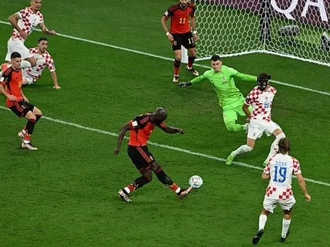 Phản ứng của CĐV khi chứng kiến Lukaku 'tấu hài'